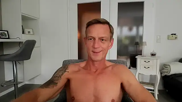 Snapshot of dirks71 chatting on November 6, 2025, 11:22 am dirks71 online show from November 6, 2025, 11:22 am