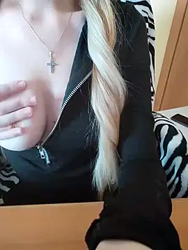 Elza kom online show from March 2, 2025, 8:48 am