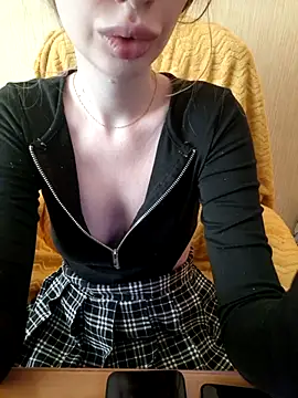 Elza kom online show from March 10, 2026, 4:50 am