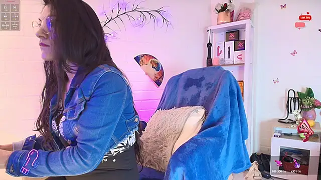 Snapshot of Rapunzeell_ chatting on September 16, 2025, 1:23 pm Rapunzeell online show from September 16, 2025, 1:23 pm