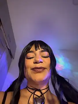 Snapshot of RavenM8 chatting on October 22, 2025, 1:39 am RavenM8 online show from October 22, 2025, 1:39 am