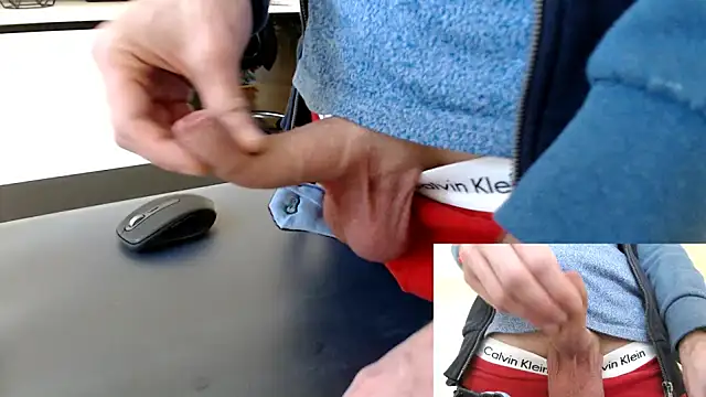 Snapshot of sperma_tributes chatting on January 10, 2025, 9:44 am sperma tributes online show from January 10, 2025, 9:44 am