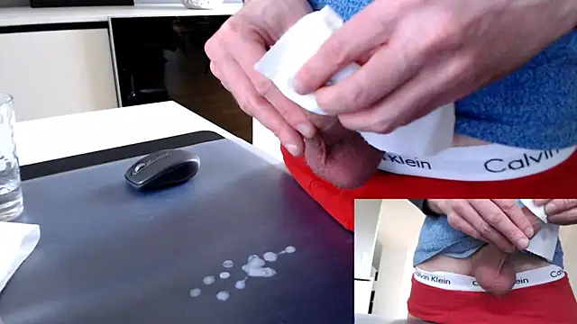 Snapshot of sperma_tributes chatting on January 17, 2025, 11:27 am sperma tributes online show from January 17, 2025, 11:27 am