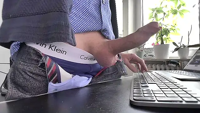 Snapshot of sperma_tributes chatting on March 18, 2025, 8:36 am sperma tributes online show from March 18, 2025, 8:36 am