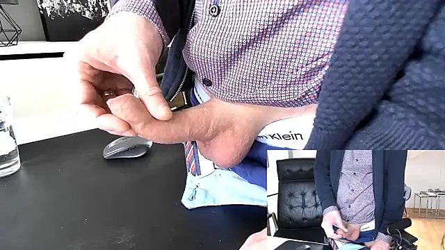 Snapshot of sperma_tributes chatting on November 28, 2025, 9:23 am sperma tributes online show from November 28, 2025, 9:23 am