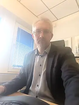 tom-swede online show from December 5, 2024, 1:06 pm