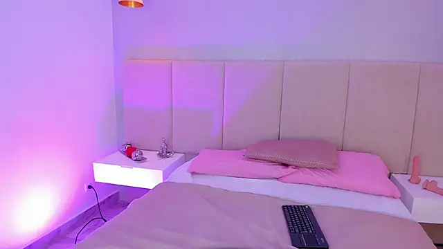 Snapshot of sofia_pamela chatting on December 27, 2024, 7:35 pm sofia pamela online show from December 27, 2024, 7:35 pm