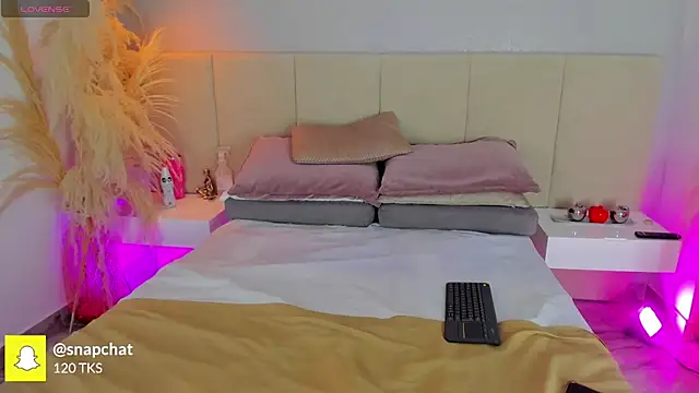 Snapshot of sofia_pamela chatting on November 18, 2025, 6:56 pm sofia pamela online show from November 18, 2025, 6:56 pm