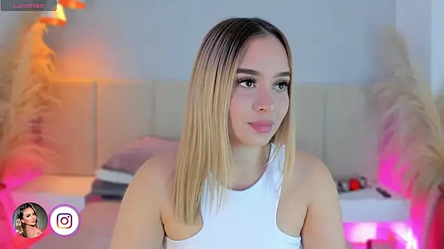 Snapshot of sofia_pamela chatting on February 27, 2026, 7:25 pm sofia pamela online show from February 27, 2026, 7:25 pm