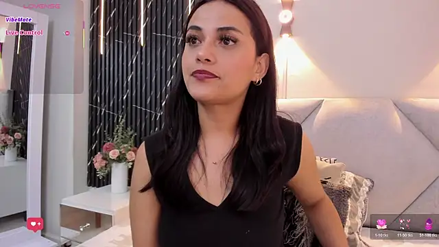 Snapshot of katrina_kaif_x chatting on October 23, 2025, 7:23 pm katrina kaif x online show from October 23, 2025, 7:23 pm