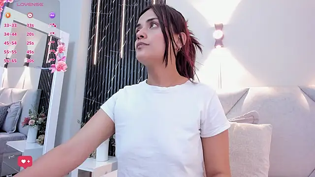 Snapshot of katrina_kaif_x chatting on November 19, 2025, 7:14 pm katrina kaif x online show from November 19, 2025, 7:14 pm