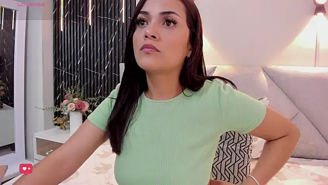 Snapshot of katrina_kaif_x chatting on November 27, 2025, 7:05 pm katrina kaif x online show from November 27, 2025, 7:05 pm