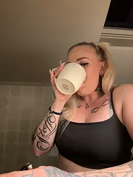 Snapshot of QueenOfFknBj chatting on December 22, 2024, 5:42 pm QueenOfFknBj online show from December 22, 2024, 5:42 pm