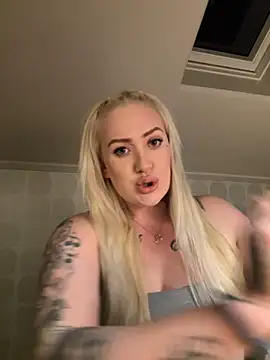 Snapshot of QueenOfFknBj chatting on February 7, 2025, 5:29 pm QueenOfFknBj online show from February 7, 2025, 5:29 pm