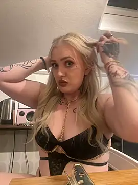 Snapshot of QueenOfFknBj chatting on March 4, 2025, 7:11 pm QueenOfFknBj online show from March 4, 2025, 7:11 pm