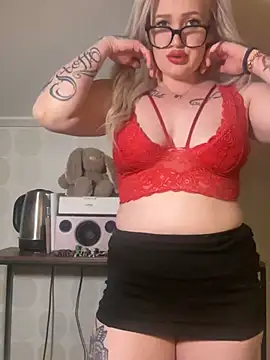 Snapshot of QueenOfFknBj chatting on March 9, 2025, 11:25 pm QueenOfFknBj online show from March 9, 2025, 11:25 pm