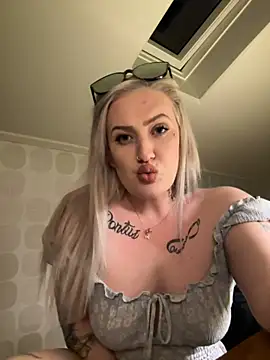 Snapshot of QueenOfFknBj chatting on March 21, 2025, 7:13 pm QueenOfFknBj online show from March 21, 2025, 7:13 pm