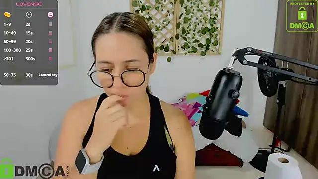 Snapshot of isa_loves_cum chatting on November 10, 2025, 9:14 pm isa loves cum online show from November 10, 2025, 9:14 pm