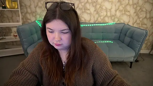 Snapshot of RosieMoons chatting on February 3, 2026, 8:25 pm RosieMoons online show from February 3, 2026, 8:25 pm