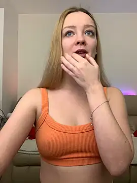 Snapshot of Radiants_two chatting on December 5, 2024, 2:20 am Radiants two online show from December 5, 2024, 2:20 am