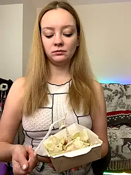 Snapshot of Radiants_two chatting on December 6, 2024, 6:48 am Radiants two online show from December 6, 2024, 6:48 am