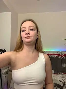 Snapshot of Radiants_two chatting on December 7, 2024, 6:43 am Radiants two online show from December 7, 2024, 6:43 am