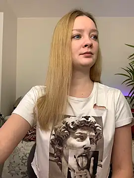 Snapshot of Radiants_two chatting on December 11, 2024, 1:26 am Radiants two online show from December 11, 2024, 1:26 am