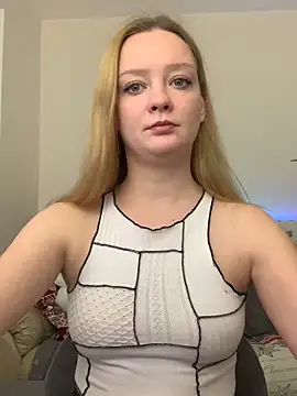 Snapshot of Radiants_two chatting on December 13, 2024, 8:15 pm Radiants two online show from December 13, 2024, 8:15 pm