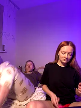 Snapshot of Radiants_two chatting on September 13, 2025, 12:32 am Radiants two online show from September 13, 2025, 12:32 am