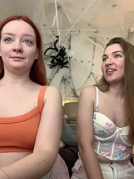 Snapshot of Radiants_two chatting on November 2, 2025, 3:47 pm Radiants two online show from November 2, 2025, 3:47 pm