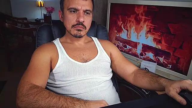 Snapshot of officeman7 chatting on December 8, 2024, 5:11 pm officeman7 online show from December 8, 2024, 5:11 pm