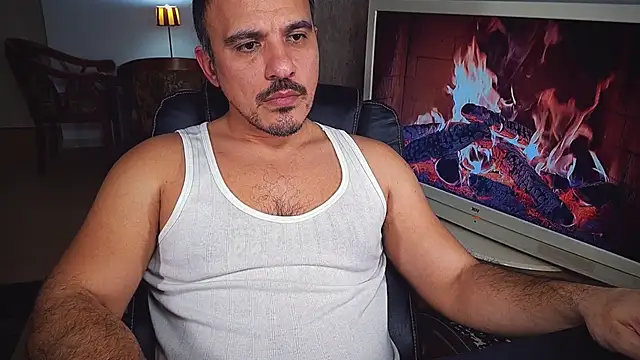 Snapshot of officeman7 chatting on January 2, 2025, 5:07 pm officeman7 online show from January 2, 2025, 5:07 pm