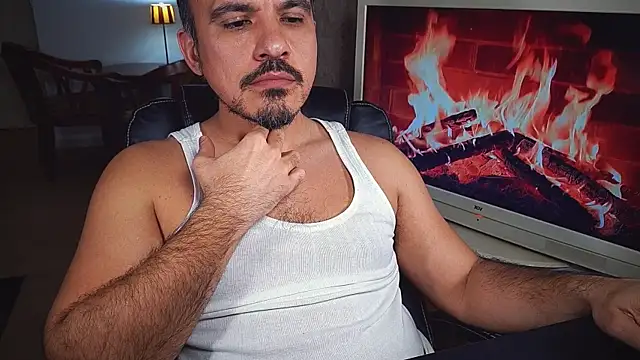 Snapshot of officeman7 chatting on February 7, 2025, 8:10 pm officeman7 online show from February 7, 2025, 8:10 pm