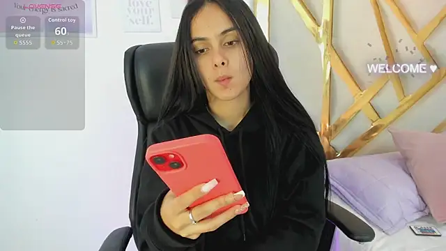 ChloeHarper  online show from December 2, 2025, 6:58 pm