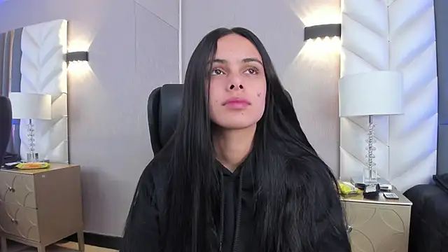 ChloeHarper  online show from December 15, 2025, 11:36 am