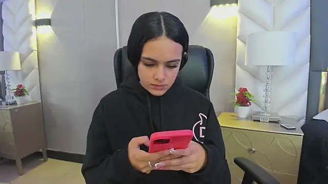 Snapshot of ChloeHarper_ chatting on March 25, 2026, 11:49 am ChloeHarper online show from March 25, 2026, 11:49 am