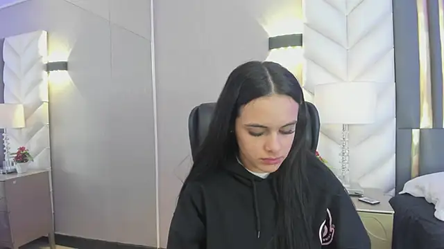 Snapshot of ChloeHarper_ chatting on March 27, 2026, 11:43 am ChloeHarper online show from March 27, 2026, 11:43 am