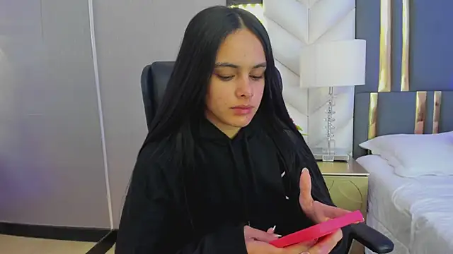 Snapshot of ChloeHarper_ chatting on March 31, 2026, 11:43 am ChloeHarper online show from March 31, 2026, 11:43 am