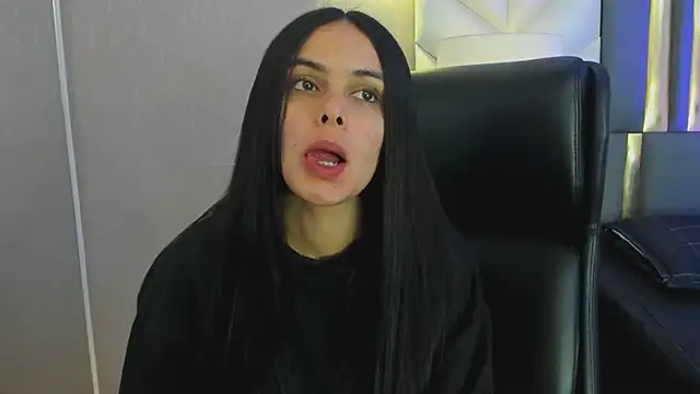 Snapshot of ChloeHarper_ chatting on April 3, 2026, 11:41 am ChloeHarper online show from April 3, 2026, 11:41 am