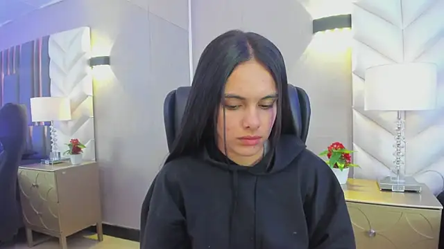 Snapshot of ChloeHarper_ chatting on April 6, 2026, 11:44 am ChloeHarper online show from April 6, 2026, 11:44 am