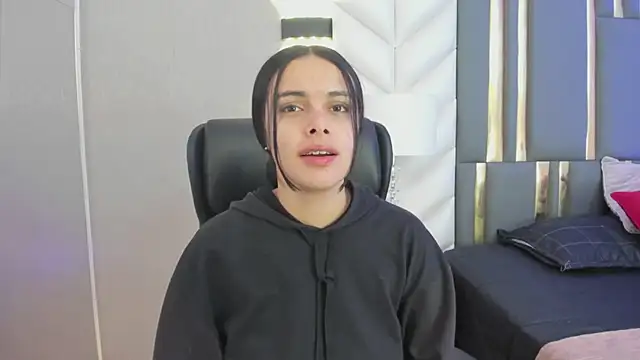 Snapshot of ChloeHarper_ chatting on April 8, 2026, 11:54 am ChloeHarper online show from April 8, 2026, 11:54 am