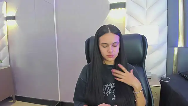 Snapshot of ChloeHarper_ chatting on April 12, 2026, 12:21 pm ChloeHarper online show from April 12, 2026, 12:21 pm