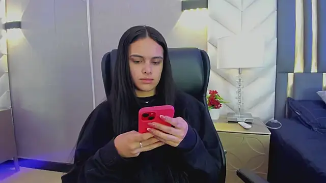 Snapshot of ChloeHarper_ chatting on April 14, 2026, 11:49 am ChloeHarper online show from April 14, 2026, 11:49 am