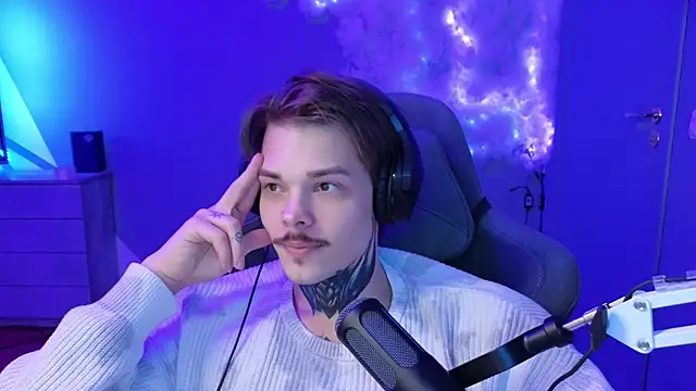 DENIS HERE online show from February 1, 2025, 8:37 pm