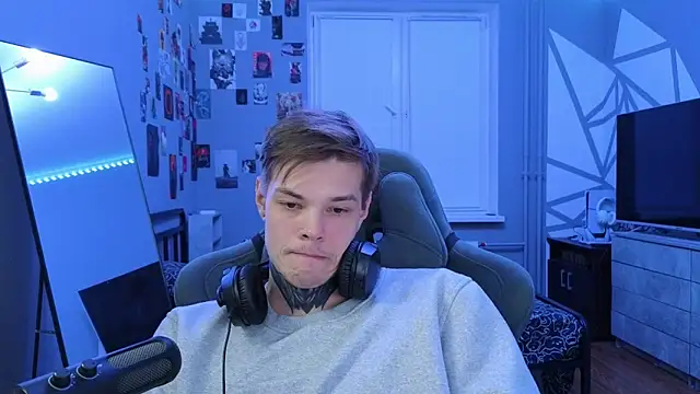 DENIS HERE online show from March 1, 2025, 11:37 pm