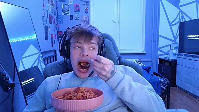 DENIS HERE online show from March 3, 2025, 5:29 pm