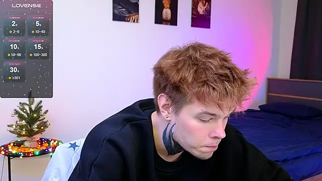 Snapshot of DENIS_HERE chatting on December 22, 2025, 6:38 pm DENIS HERE online show from December 22, 2025, 6:38 pm