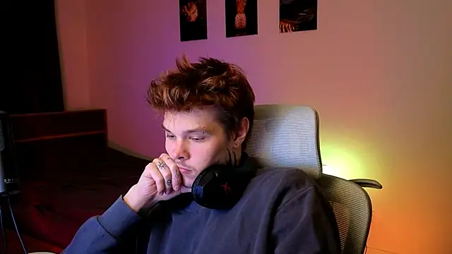 Snapshot of DENIS_HERE chatting on January 7, 2026, 11:07 pm DENIS HERE online show from January 7, 2026, 11:07 pm