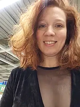 Snapshot of Exhibitionsplit chatting on January 12, 2026, 11:59 am Exhibitionsplit online show from January 12, 2026, 11:59 am