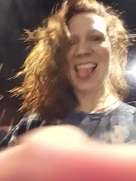 Snapshot of Exhibitionsplit chatting on January 18, 2026, 9:51 pm Exhibitionsplit online show from January 18, 2026, 9:51 pm